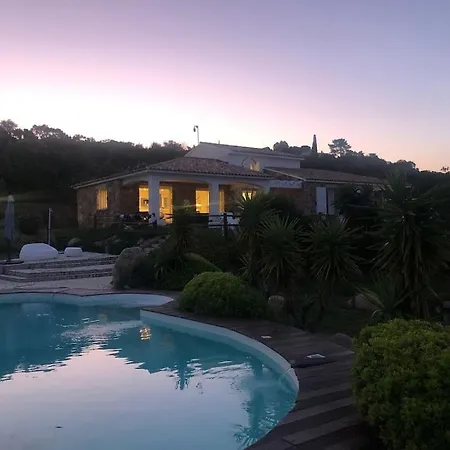 De Reve Sur La Pieds Dans L'eau, Privee, Piscine, Jacuzzi, Heliport Villa