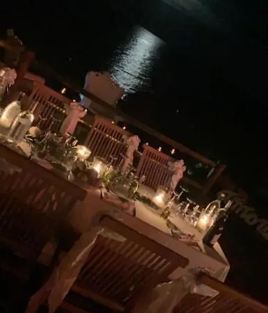 Villa De Reve Sur La Pieds Dans L'eau, Privee, Piscine, Jacuzzi, Heliport