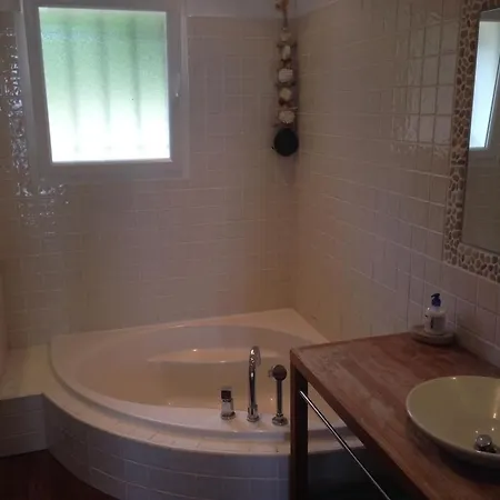Vila De Reve Sur La Pieds Dans L'eau, Privee, Piscine, Jacuzzi, Heliport *