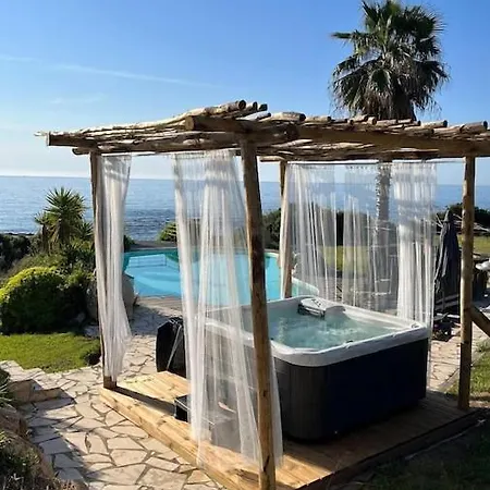 De Reve Sur La Pieds Dans L'eau, Privee, Piscine, Jacuzzi, Heliport
